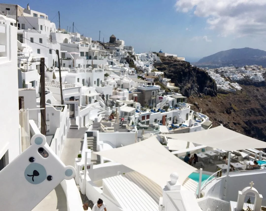 #ANICASE polar bear blends in with #Santorini! .
.
.
.
.
#anicase #iphonecase #shop #iphone6s #polarbear #instapic #white #weekend #labordayweekend #greece #vacay #instavacay #getaway #travel #oia #fira #imerovigli #thira #🇬🇷 http://anicase.com/sho