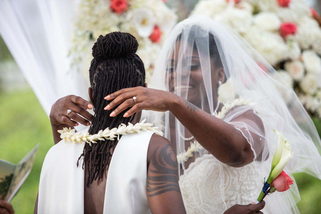 Hawaii Photography - couple photo wedding ceremony 02.png