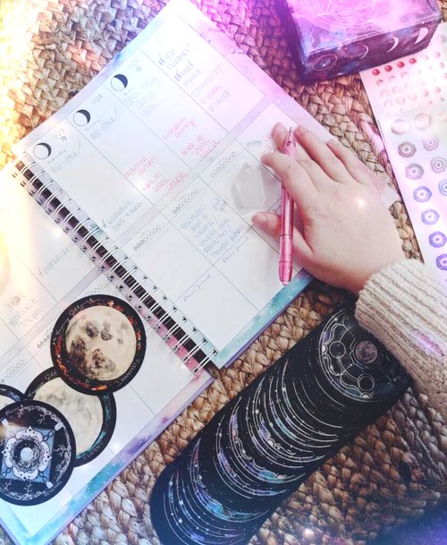 Spirit+de+la+Lune+2019+Planner.jpg