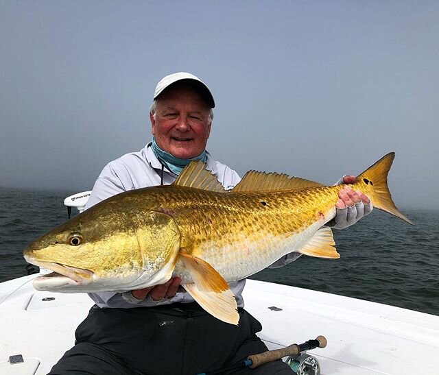 Gold in the fog today! Love spending great days  like this with great clients and friends @phil1954 #hatchoutdoors #gloomis #redfish #southernflats #redfishonfly #flyfishing #saltwaterflyfishing #catchandrelease #cortlandline
