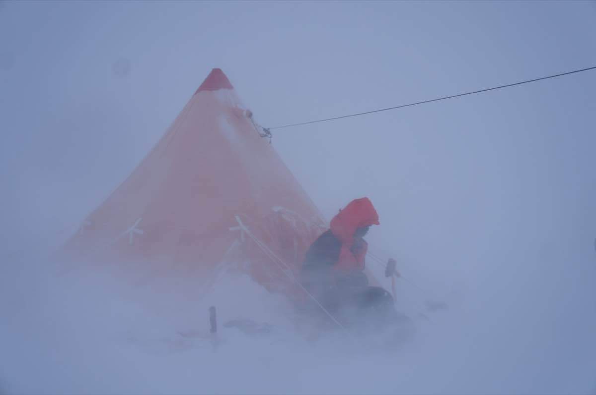 blizzard antarctica.jpg