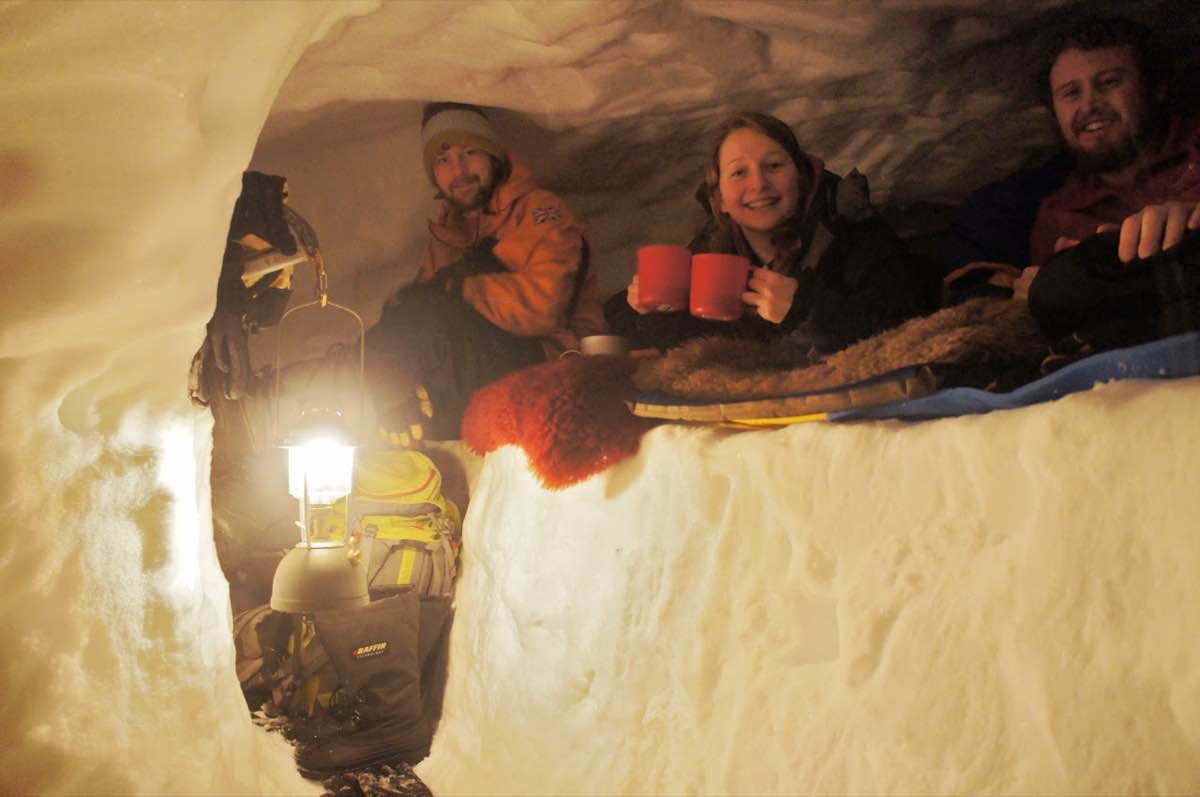 snow hole.jpg