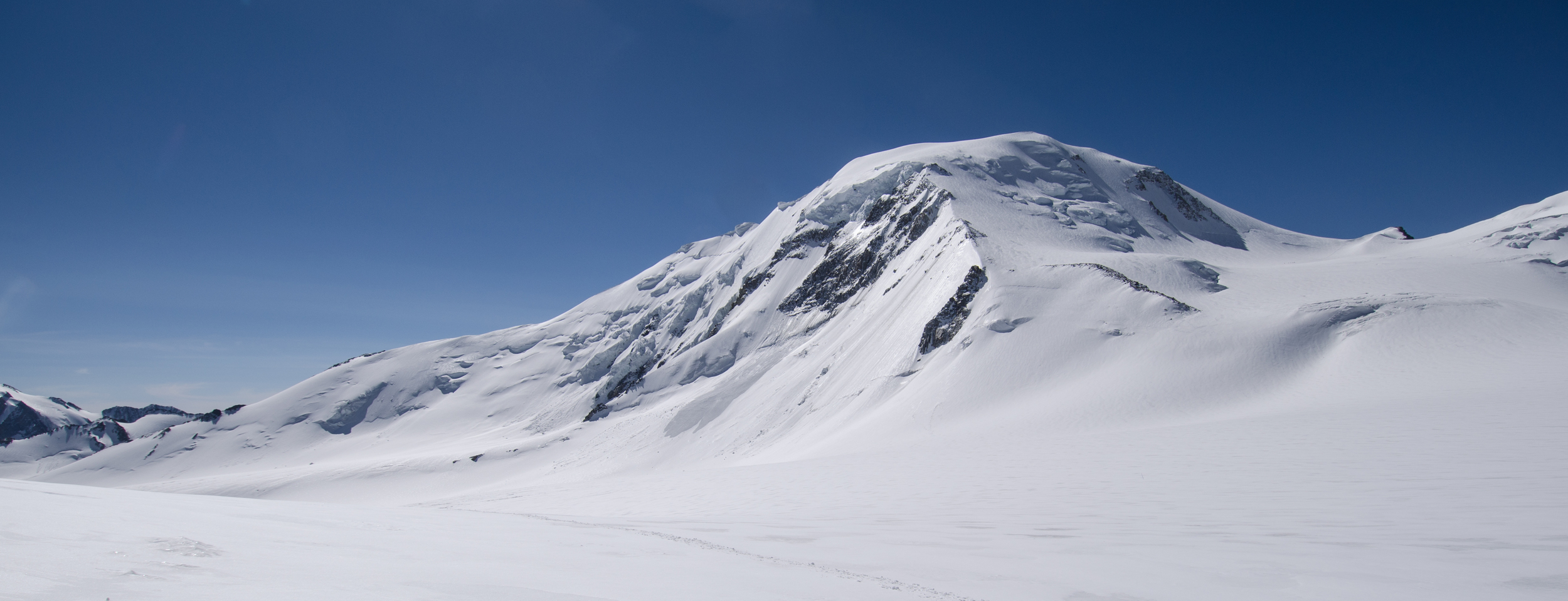 Mount Khuiten