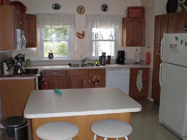 Here's the kitchen in the main house - NOW and THEN!!!

With the residential MLS listing live, we found pics from a past sale in 2008 but the house looks more like the 80s 😂.

http://bit.ly/Orchard-House-Listing