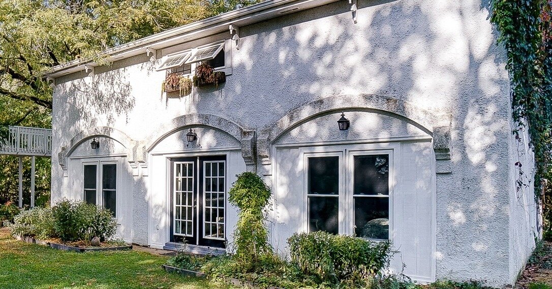 Here's the exterior of the Carriage House - NOW it's our home, and THEN it was a 3 car garage with a one bedroom apartment upstairs. (nice grill, right?)

With the residential MLS listing live, we found pics from a past sale in 2008 but the house loo