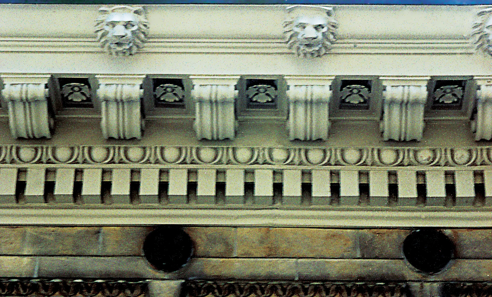 99074.00_01lions copy.jpg