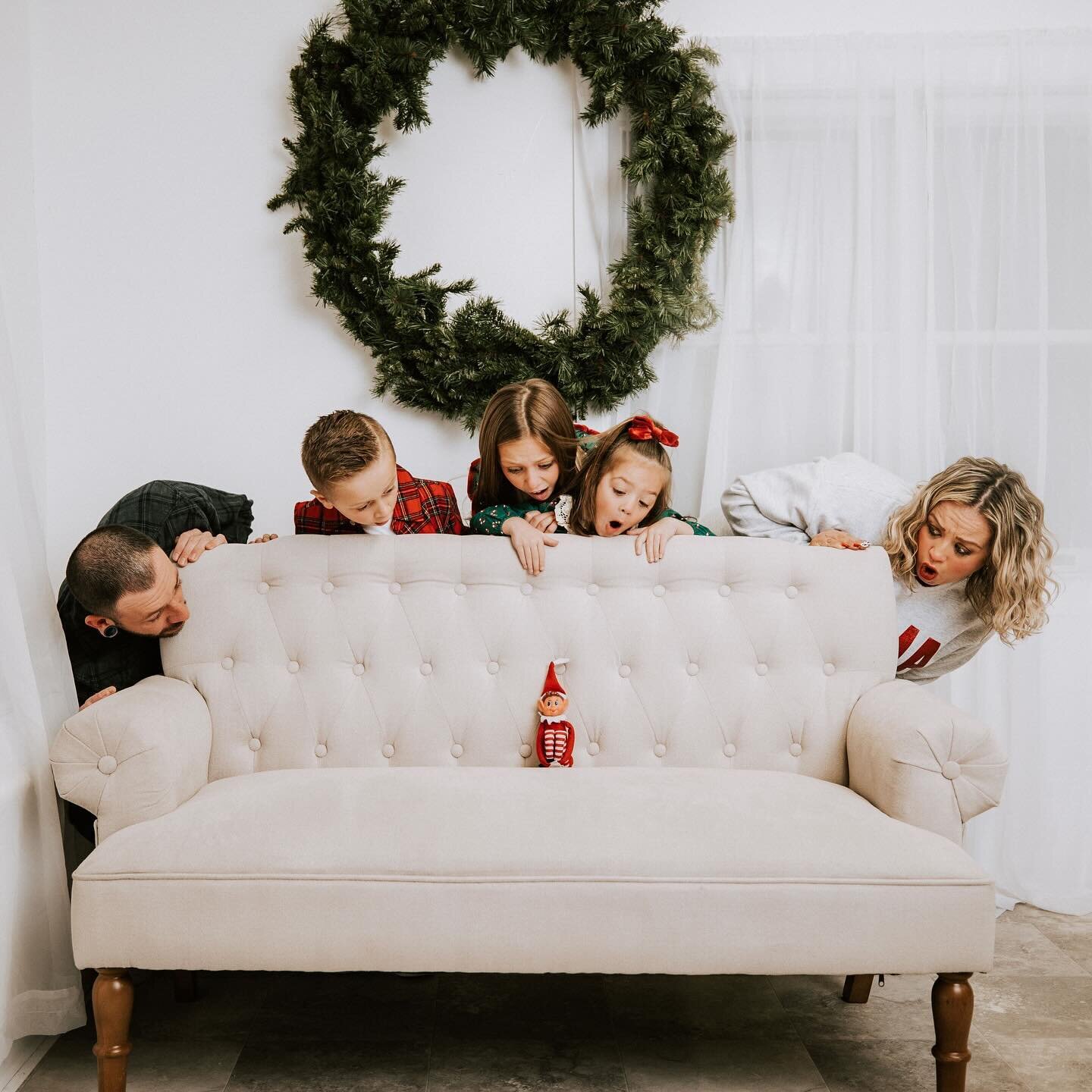 This family&rsquo;s Holiday Mini was so much fun ❤️ (that is not their elf on a shelf, just a toy of it! lol I was slightly stressed out at first when I saw the kids holding it)