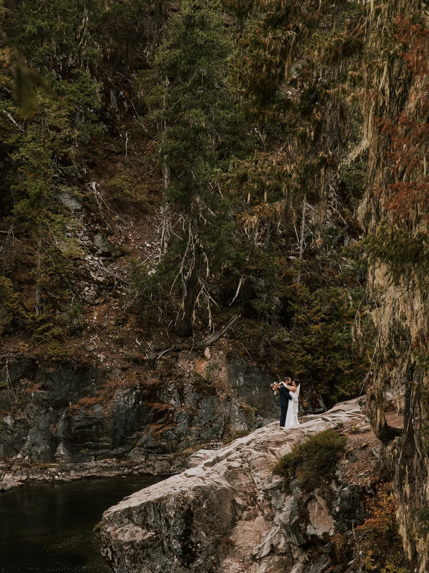 Washington State, ILY 🤍 
My best friends got married, and I had the honor of photographing it. Together with their families, Katie and Daniel had a beautiful elopement on Cle Elum lake. I&rsquo;m so excited to share all of those pictures with you so