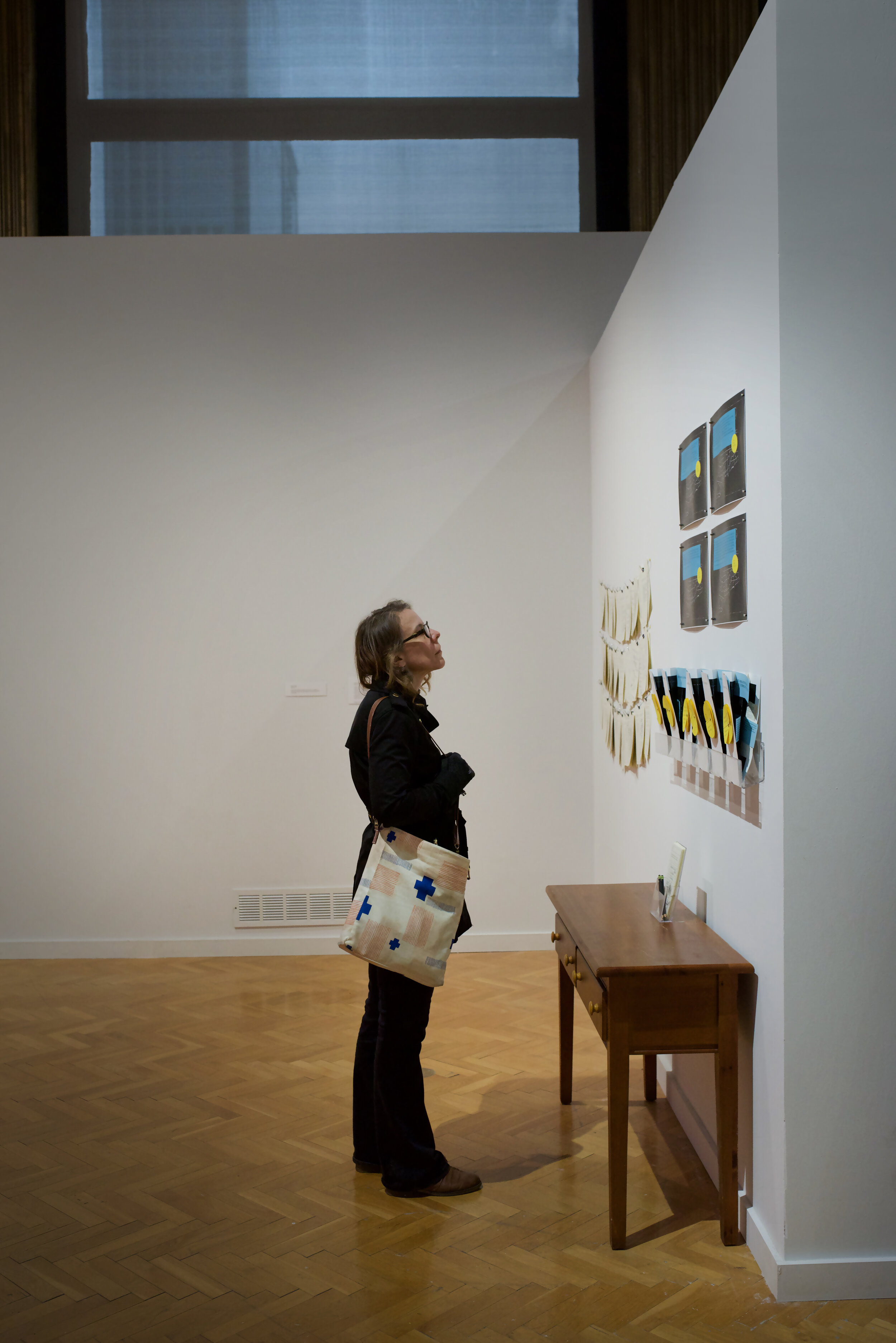  Exhibition visitors – photo by Gloria Arroyo. 