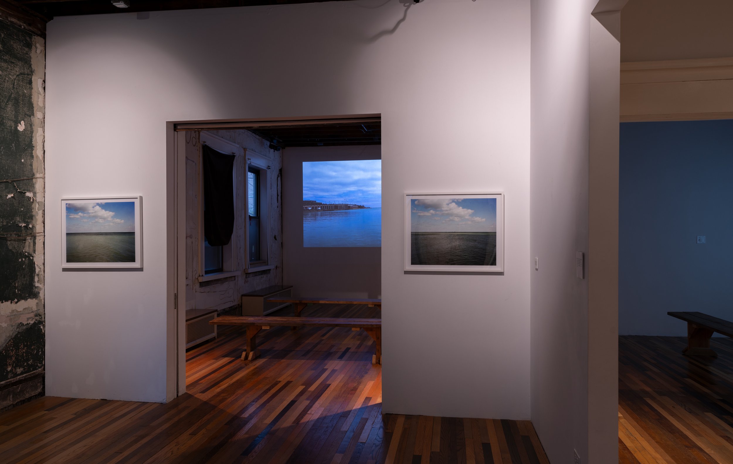  Foreground: Jin Lee – from the  Great Water  series; background: Jennifer Buyck –  Chicago par ses rivières / Chicago by its rivers , 2023 – photography by Nathan Keay 