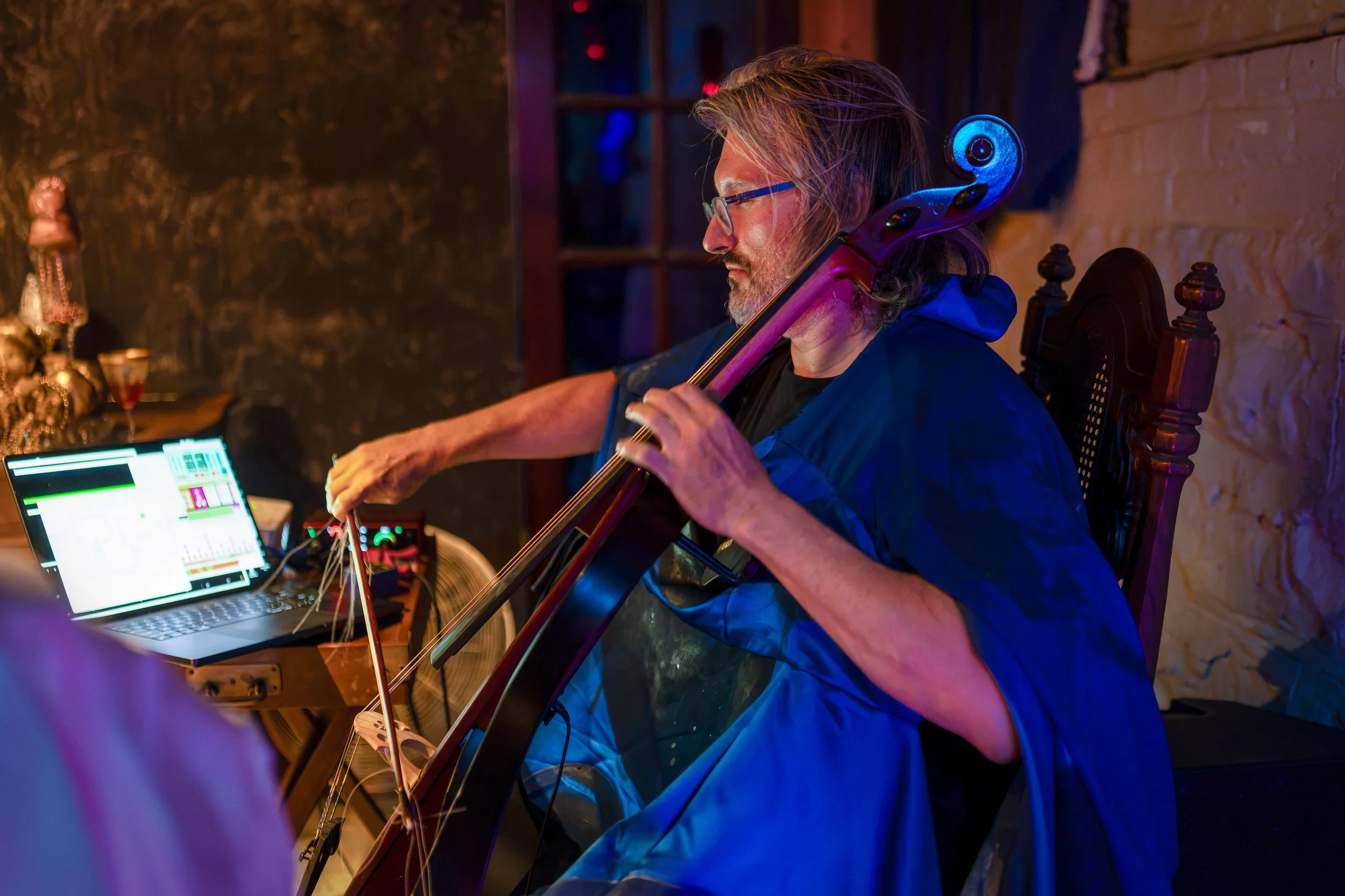 DSC08101-BASEMENT-MUSICIAN.jpg
