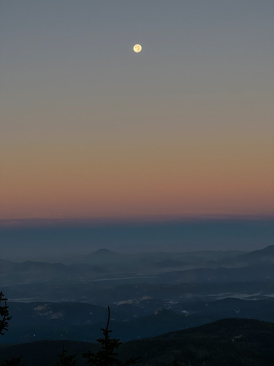 pikes moonset moon detail.jpg