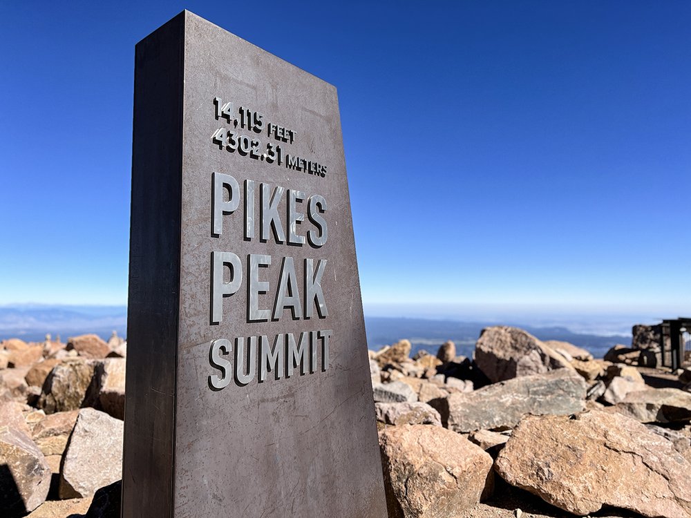 pikes sign.jpg