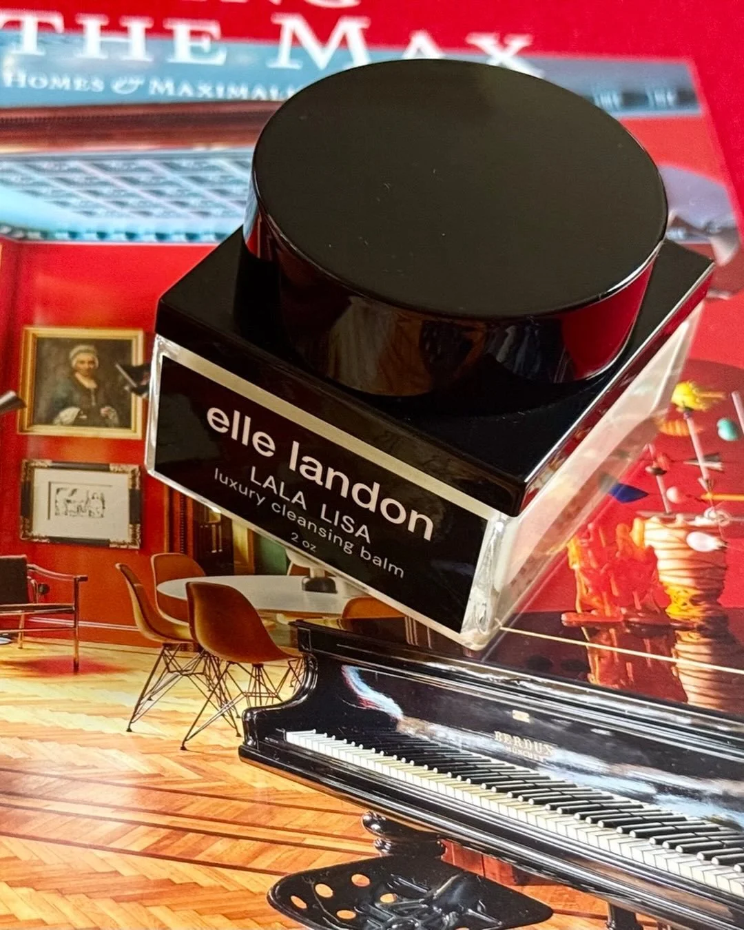 Is your current cleanser drying out your face? Don&rsquo;t be afraid to make a change. Moisturize while you cleanse with LaLa Lisa. Our cleanser is a blend of botanical oils and colloidal oatmeal, all designed to clean, moisturize, and soften your fa