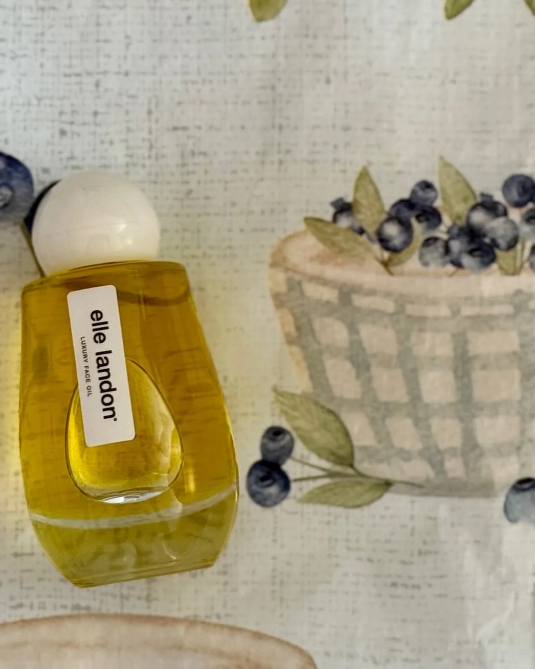 When your skincare feels like self-care 🫐 This gorgeous @ellelandon Luxury Face Oil absorbs beautifully, leaves the skin plump and glowing. If you&rsquo;re looking for that healthy, dewy finish &mdash; this is it. ellelandon.com