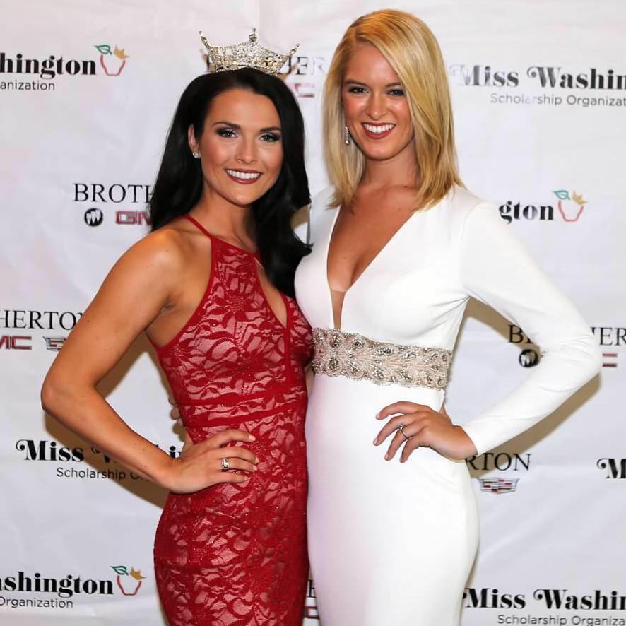 2016 Miss Washington, Alicia Cooper (L) 2016 Miss East Cascades, Brianna Eddy (R)