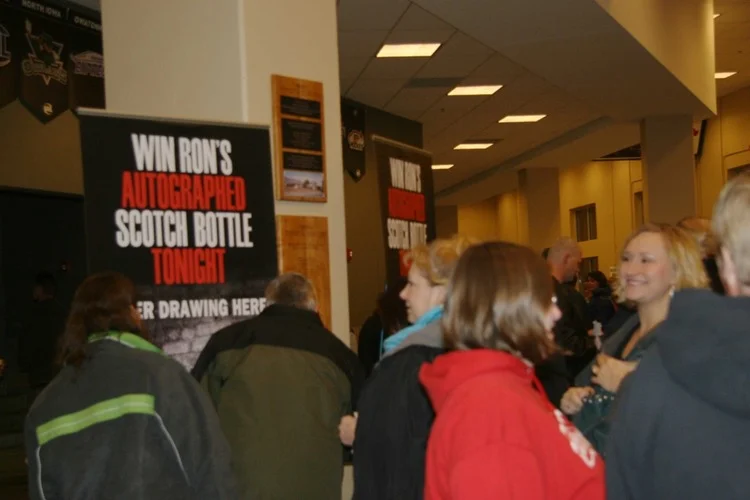 crowd-03.jpg