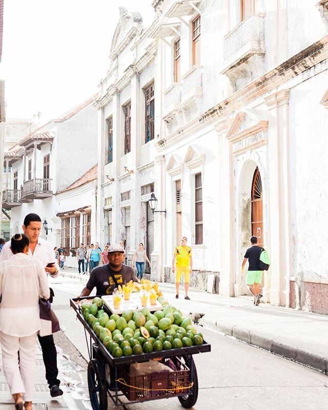 Have you tried green mango with salt and lime? 🥭 It&rsquo;s soooo good! One of my favorite things to eat while in Colombia 😋 📷 by @janettecasolary for #fisheyejourneys