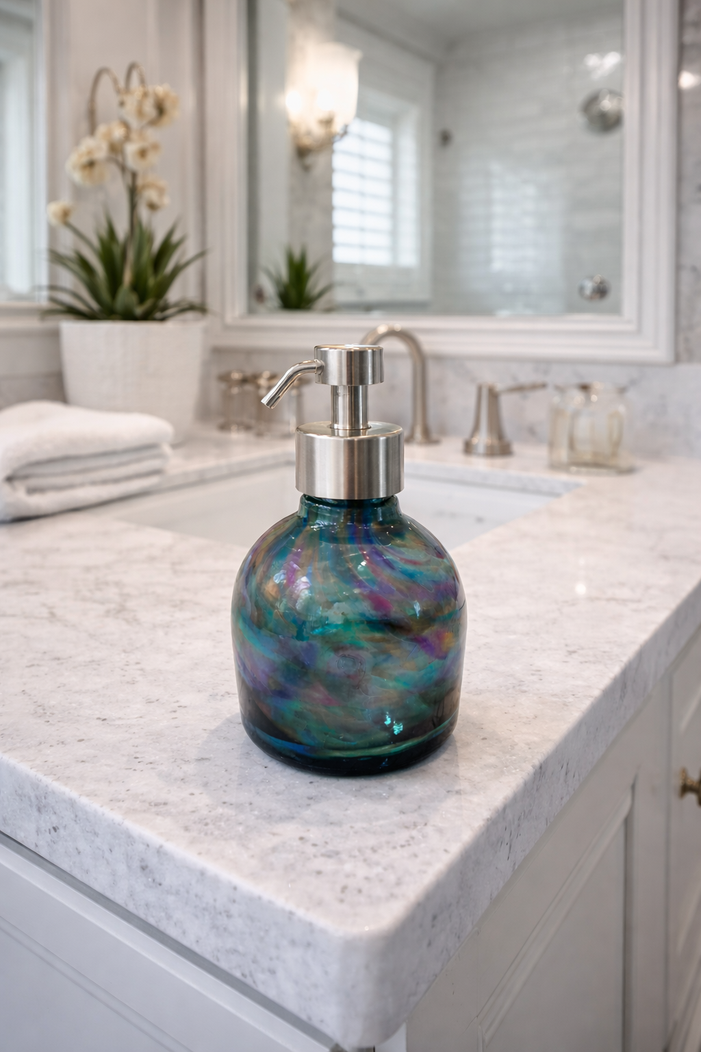 luxury bathroom peacock foaming soap pump 3.png