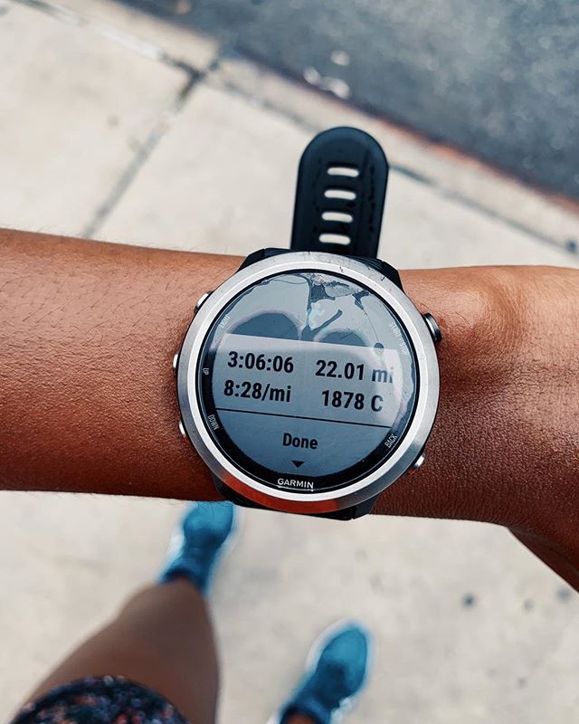 Me 30 minutes after this 22 mile run: &ldquo;I think my legs are crying.. oh wait, no that&rsquo;s me. I&rsquo;m crying.&rdquo; 😹😭| how I recover from a long run: walking at least 1/2 mile before coming home, usually I grab a Starbucks iced green t