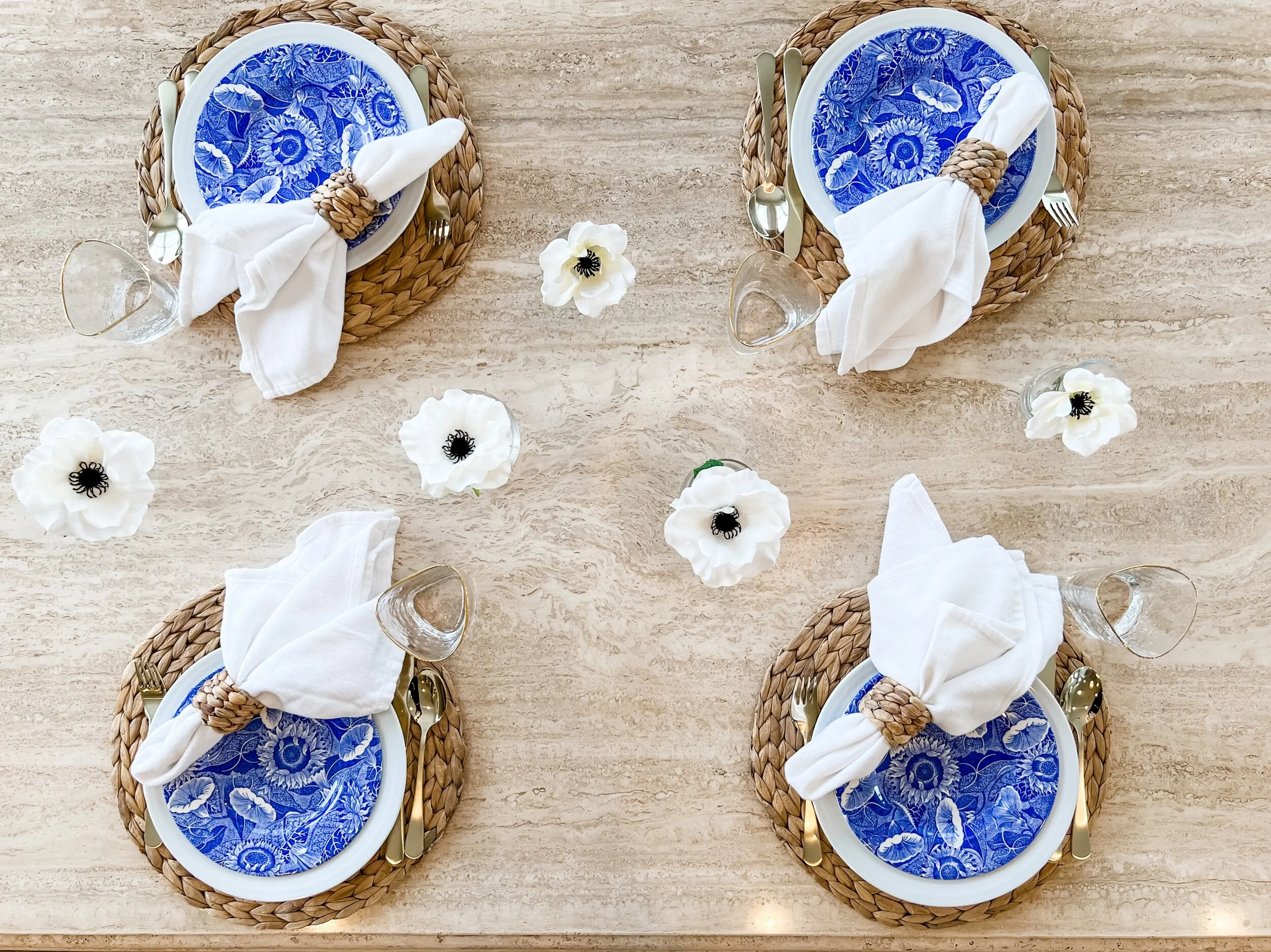 EDA26AA0-8200-4D50-94EB-362E2C9FC310