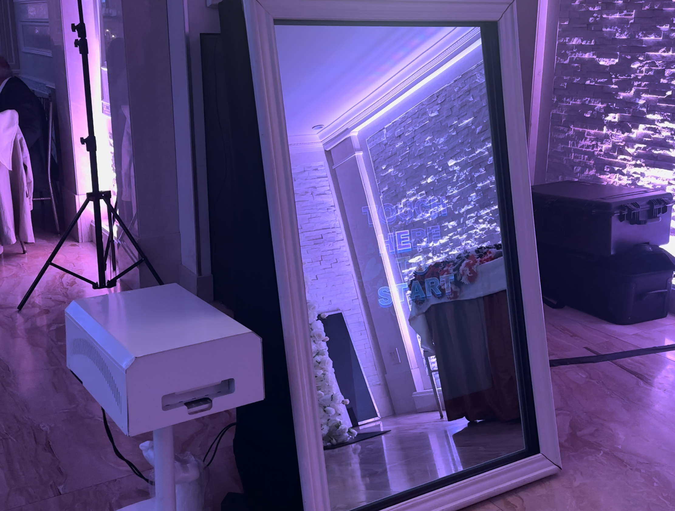 mirror booth 2.png