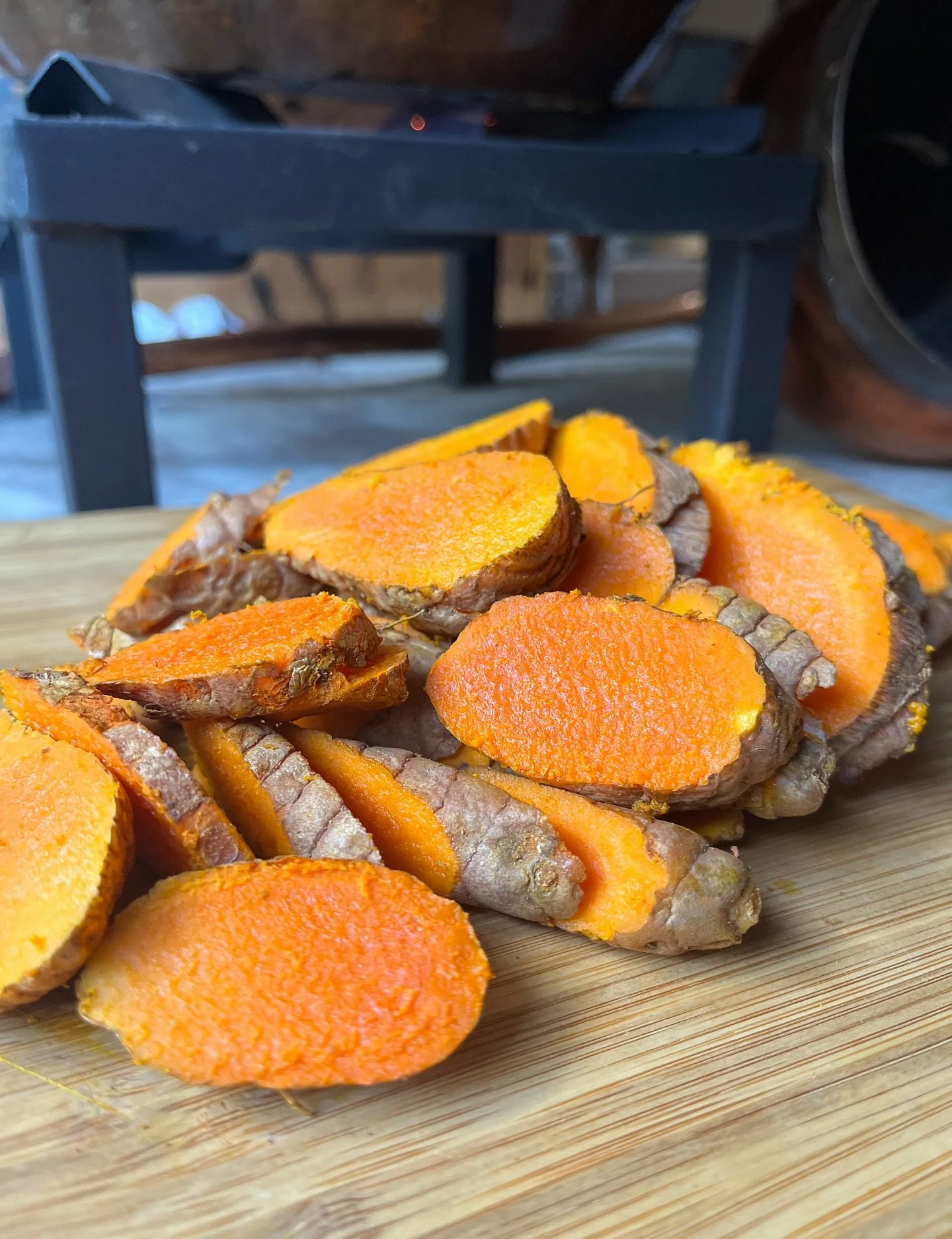 Not sure how on earth to describe how good this Hydrosol is&hellip;

We distilled a custom-order Hydrosol this week for a very special client friend&hellip;. @ambientskinandself &mdash;
Fresh, juicy Turmeric root, warming Sandalwood &amp; Sweetgrass 