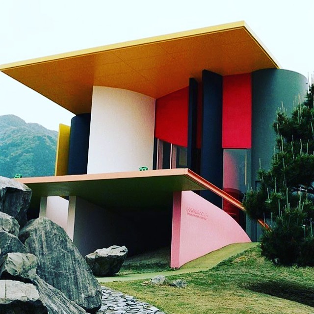 If exuberance took form, this is what it would look like. Don&rsquo;t know the architect or location. This image just made my day. #thevisionaryspace #beyondbeauty #architecture #home #love #design #happy #interiordesign #art #monyay