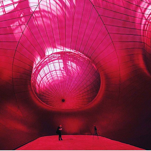 If you could take a walk through the tunnels and caverns of your own body it would look like this. Entitled Leviathan, this piece is by one of my favorite artists, @anish.kapoor and was exhibited at the Grand Palais in 2011. #thevisionaryspace #beyon