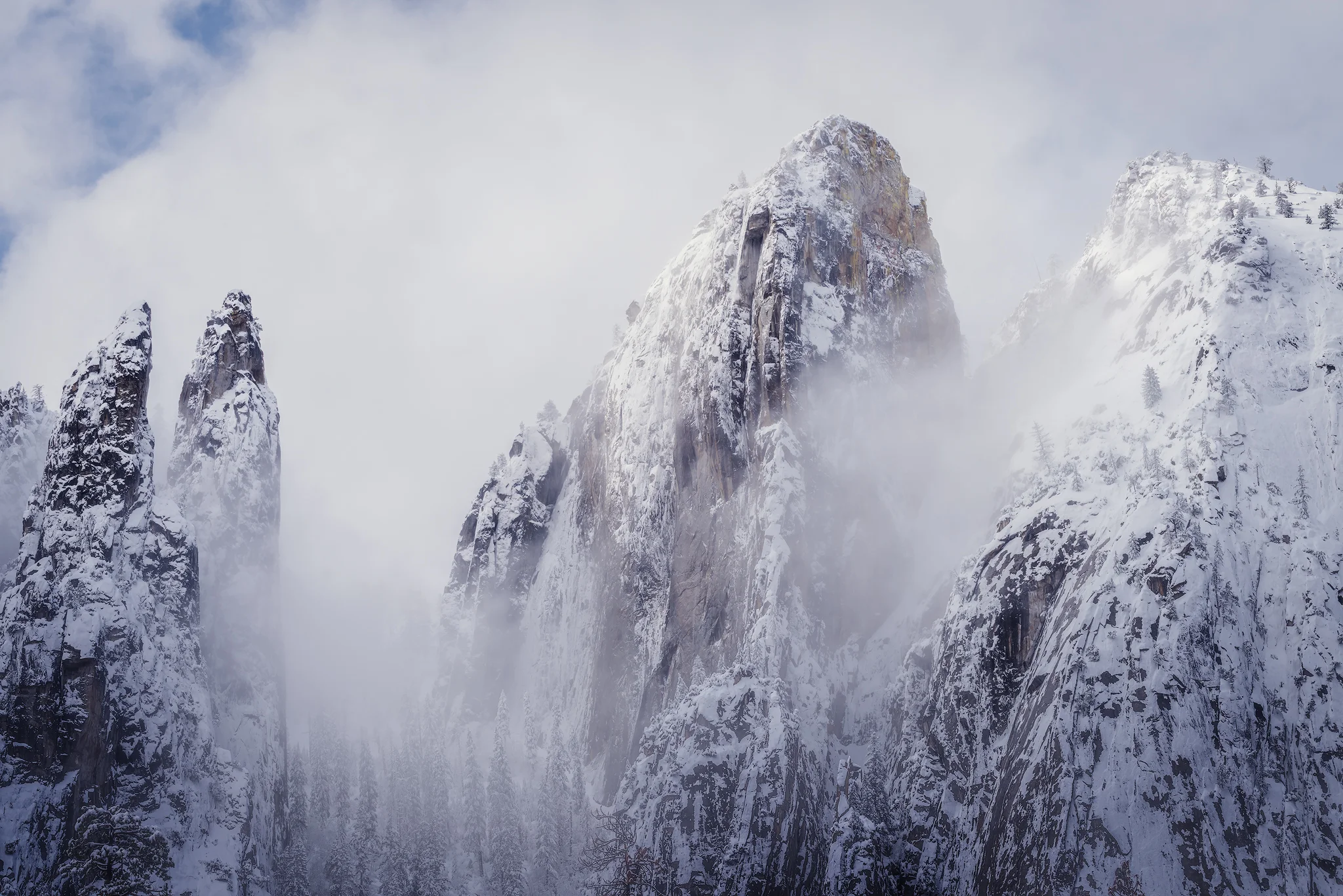 YosemitePeaks2.jpg