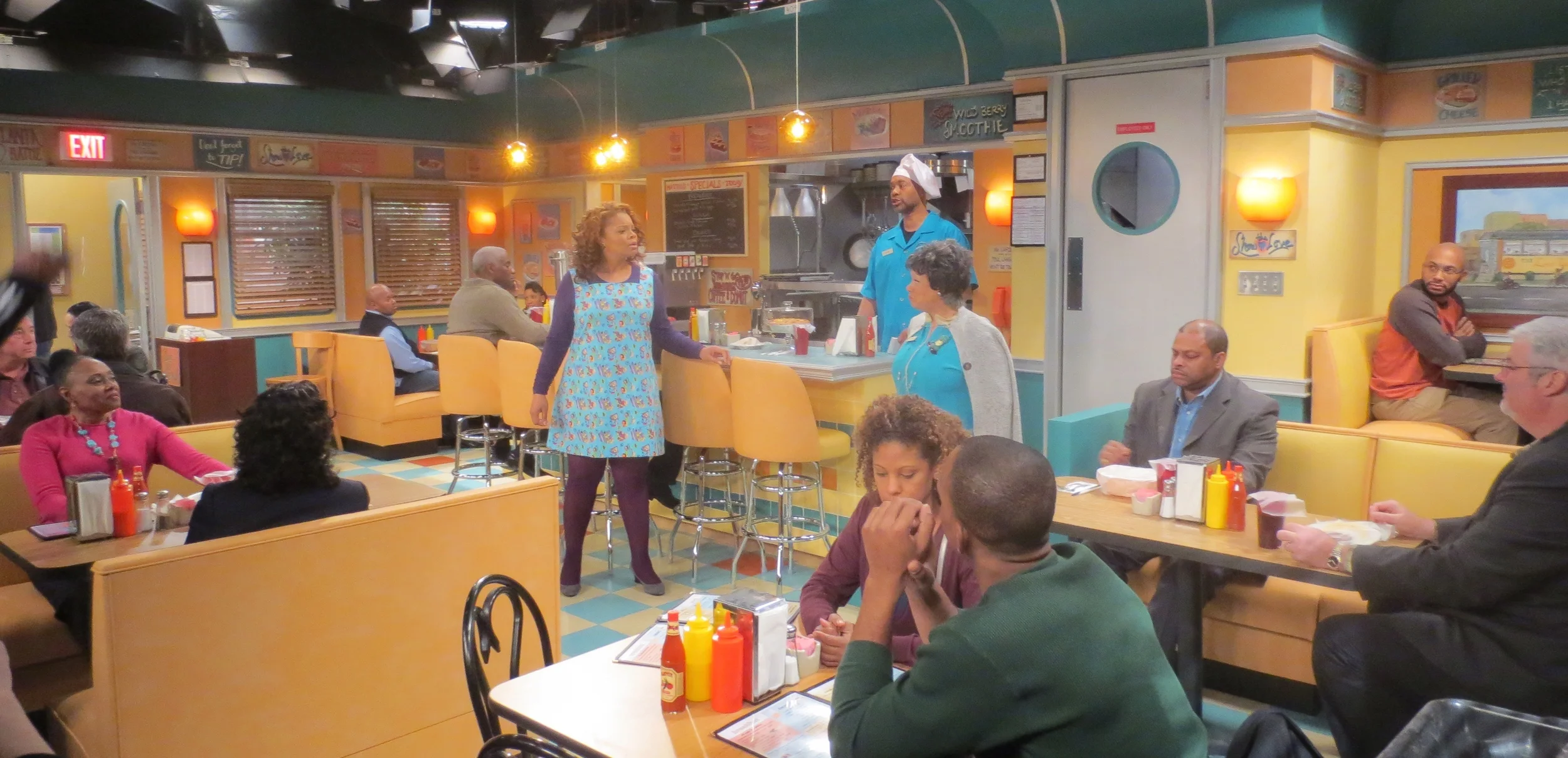 Tyler Perry's Love Thy Neighbor - Cafe