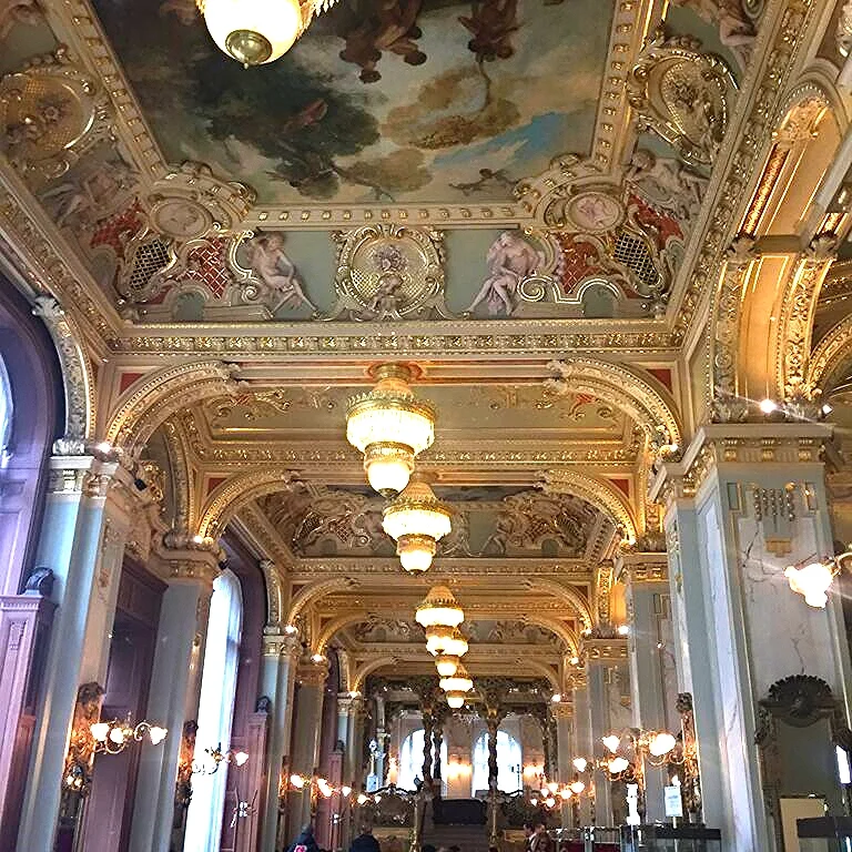 interior of the New York Cafe