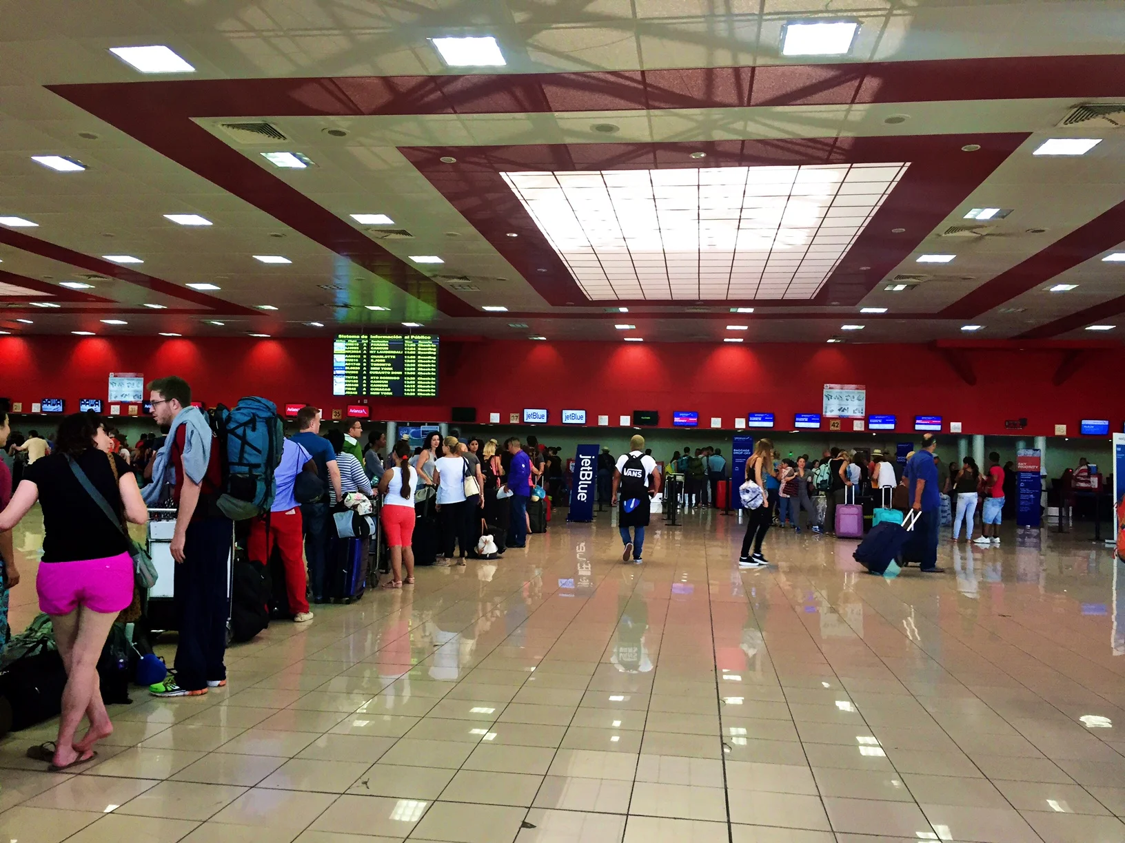 Also, make sure you give yourself three hours at the airport. This is just the line to check the fuck into the flight #getakiosk #girlwut