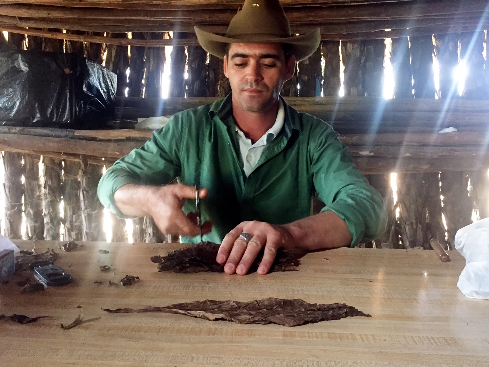 If you go to Viñales, this tall glass of mojito will roll you some cigars #siporfavor