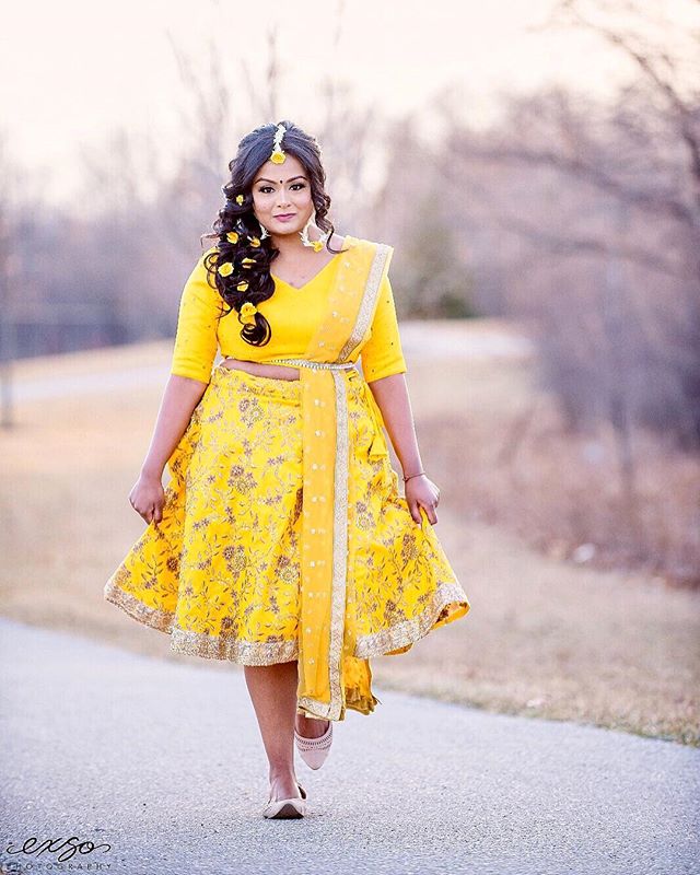 Suba&rsquo;s Mendhi Look: 
this beautiful woman @simplysuba is getting married today! 💛💛💛.
.
.
.
.
.
.
.
 Photo: @exsophotography @xonive 
Makeup &amp; Hair: @sham.waran 
Hair extensions: @the.extension.bar 
Floral: @anandas.ca 
Outfit: @sharmilaa