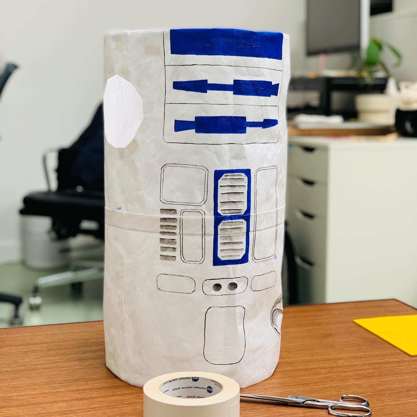 Activated our #tomsachs skillz for this #r2d2 bod.
#missioncomplete

✖️
⠀⠀⠀⠀⠀⠀⠀⠀⠀
#oakland #design #designinspo #designinspiration #graphicdesign #graphicdesigner #color #composition #designer #designers #creative #creatives #artist #artoftheday #pic