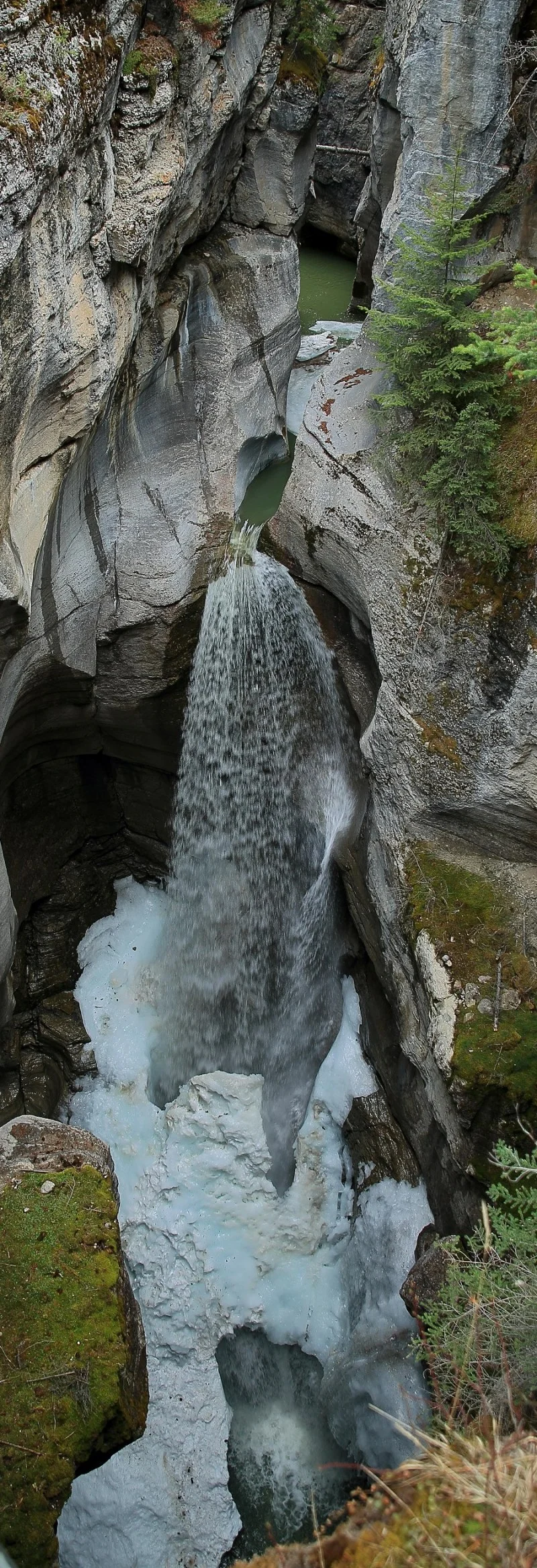 Icy Waterfall,382,-.JPG