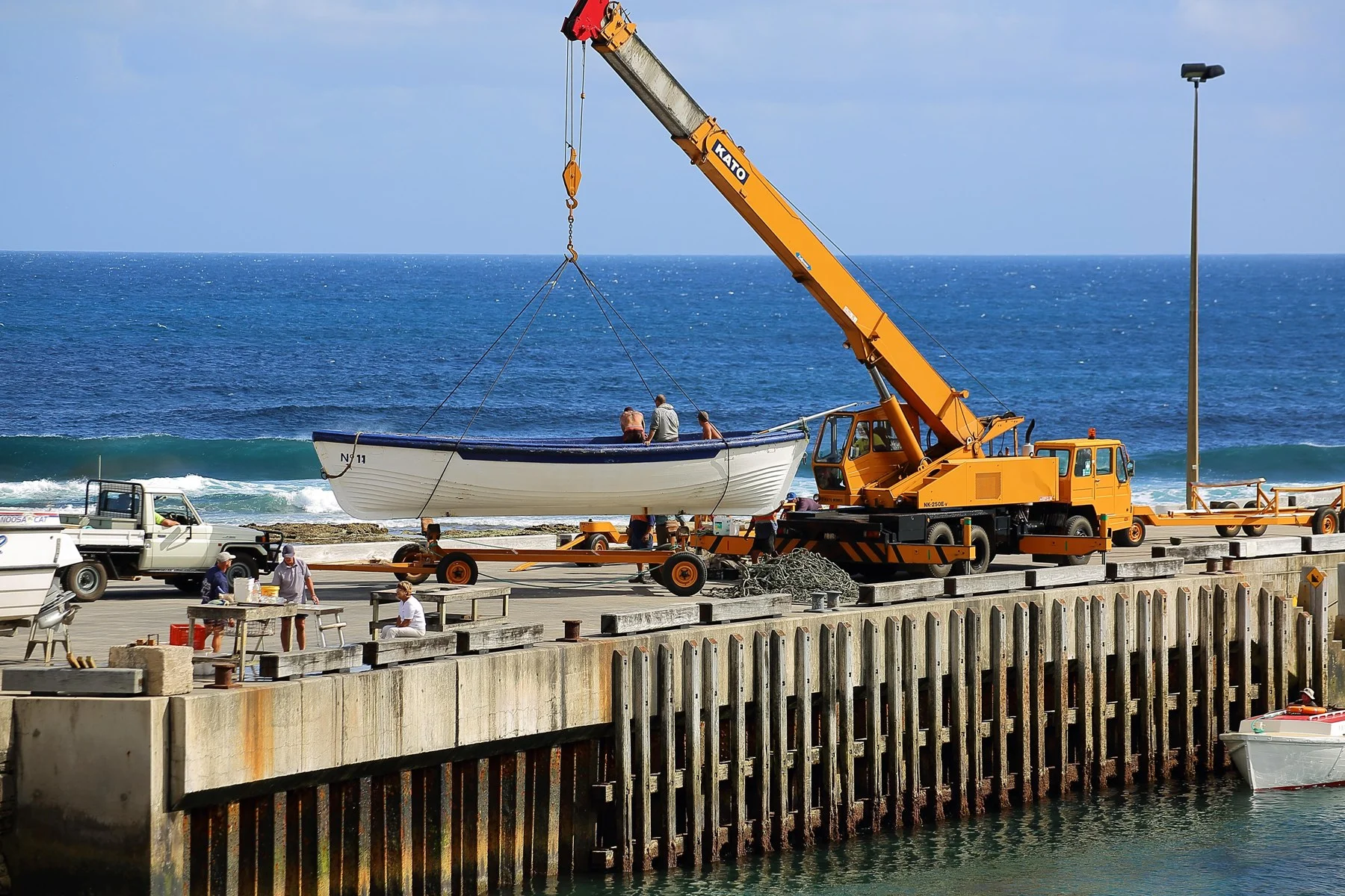 Norfolk Is,Unloading Supply Boat,044,-.JPG