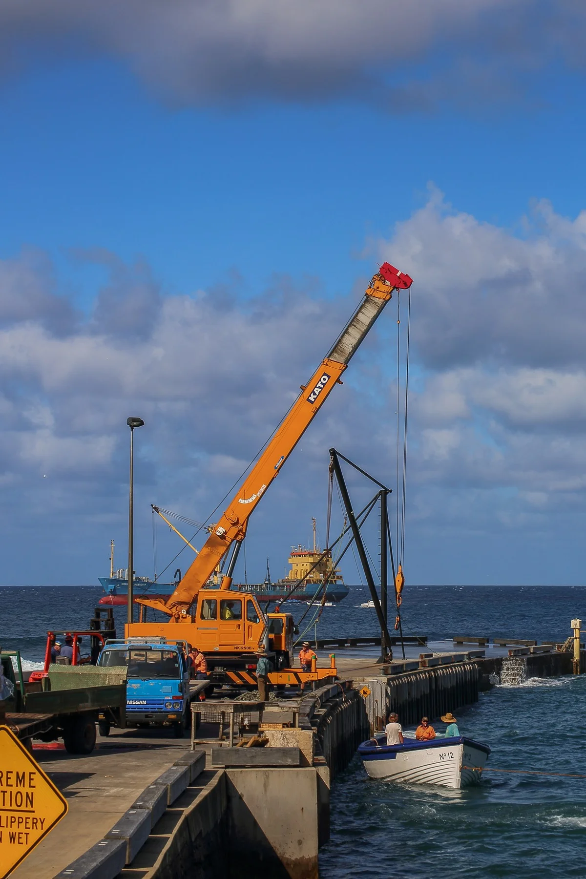 Norfolk Is,Unloading Supply Boat,4521,-.JPG