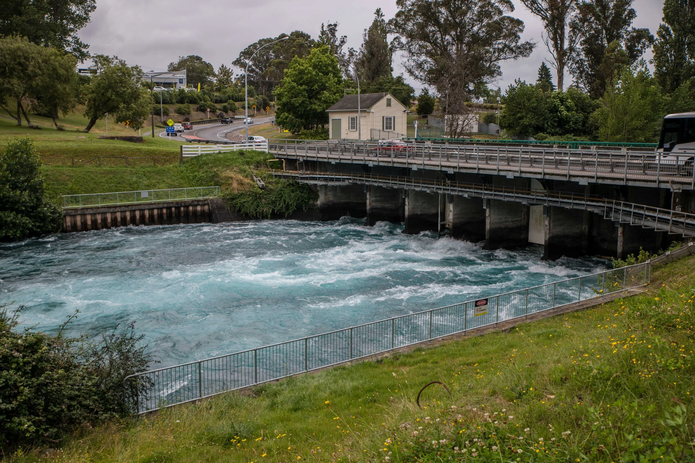 Lake Taupo,Waikato River,-745.JPG