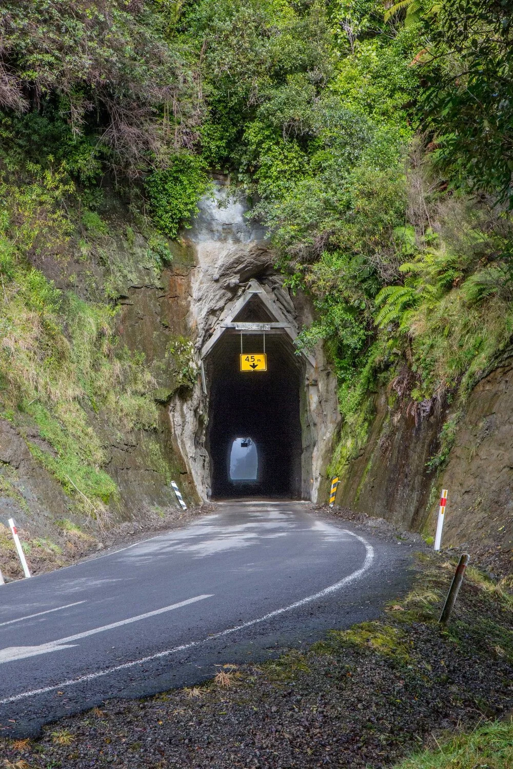 Moki Tunnel,-5942.JPG