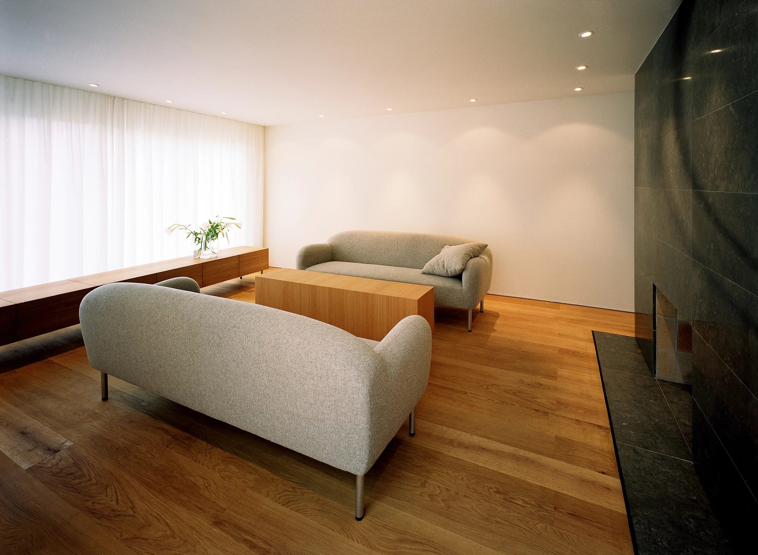 VILLA_A_1999_LIVINGROOM 2.jpg
