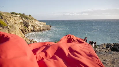 Performance-instalación inspirada en el vídeo de "The wind "de Joan Jonas como resultado del taller impartido en el Museo de Arte Contemporáneo de Palma de Mallorca Es Baluard"Performance y video arte".Noviembre 2015