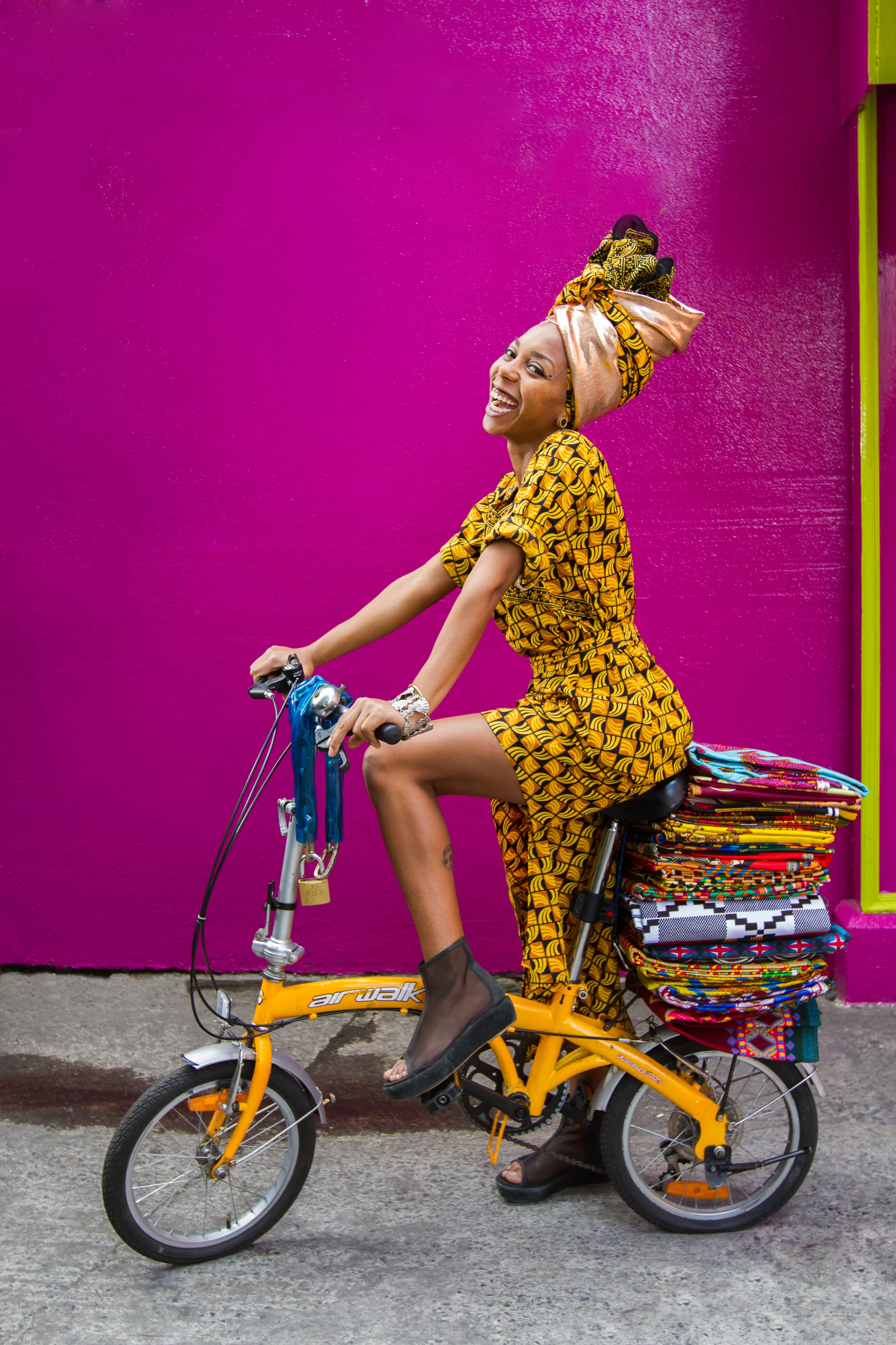 Thais_turbante_bike copy.jpg