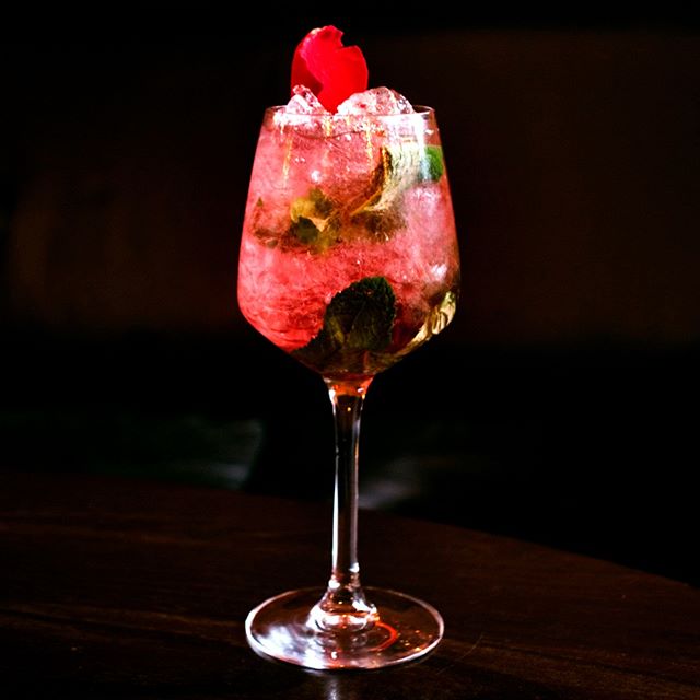 COCKTAIL HOUR TODAY BETWEEN 5-6PM What are you up to this afternoon? Thursday afterwork drinks of course! Try any of our perfectly crafted house cocktails for £5 #drinks #mixology #craftcocktails #instagood #london #bankside #southwark #gin #ginandto