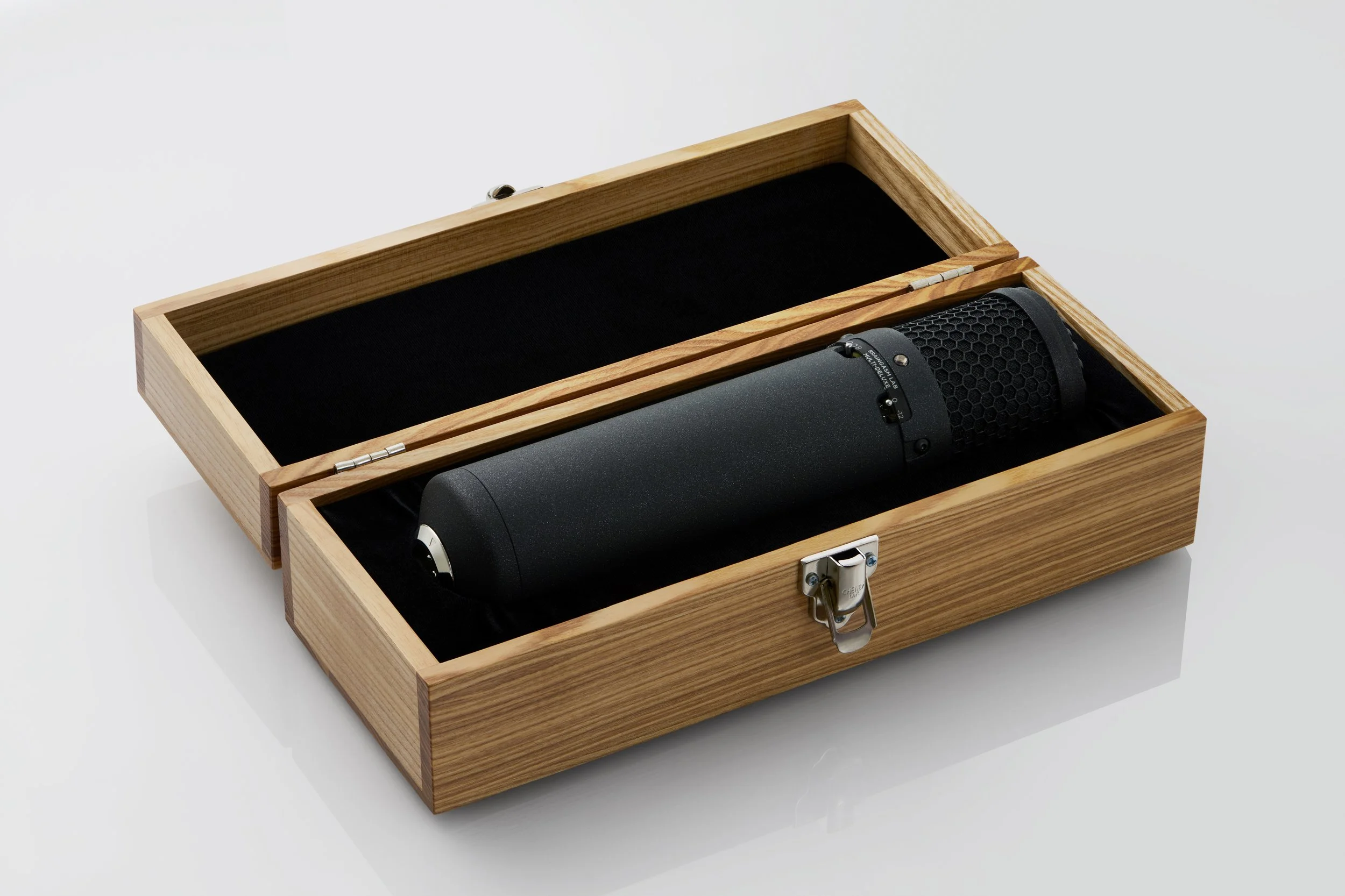 Braingasm_Large_Diaphragm_Studio_Condenser_Microphone_Multideluxe_Wood_Box.jpg