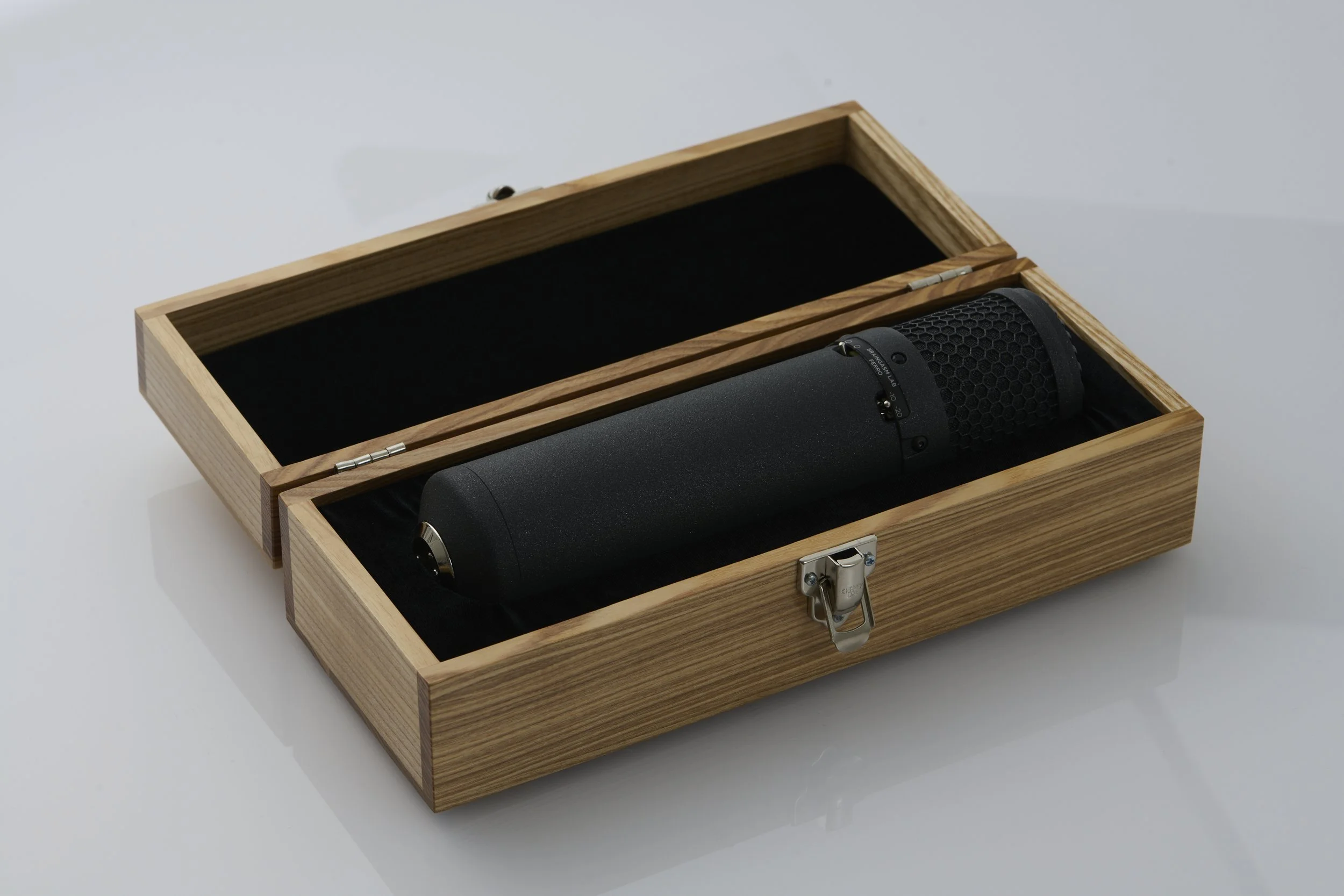 Braingasm_Ferro_Large_Diaphragm_Studio_Condenser_Microphone_2.jpg