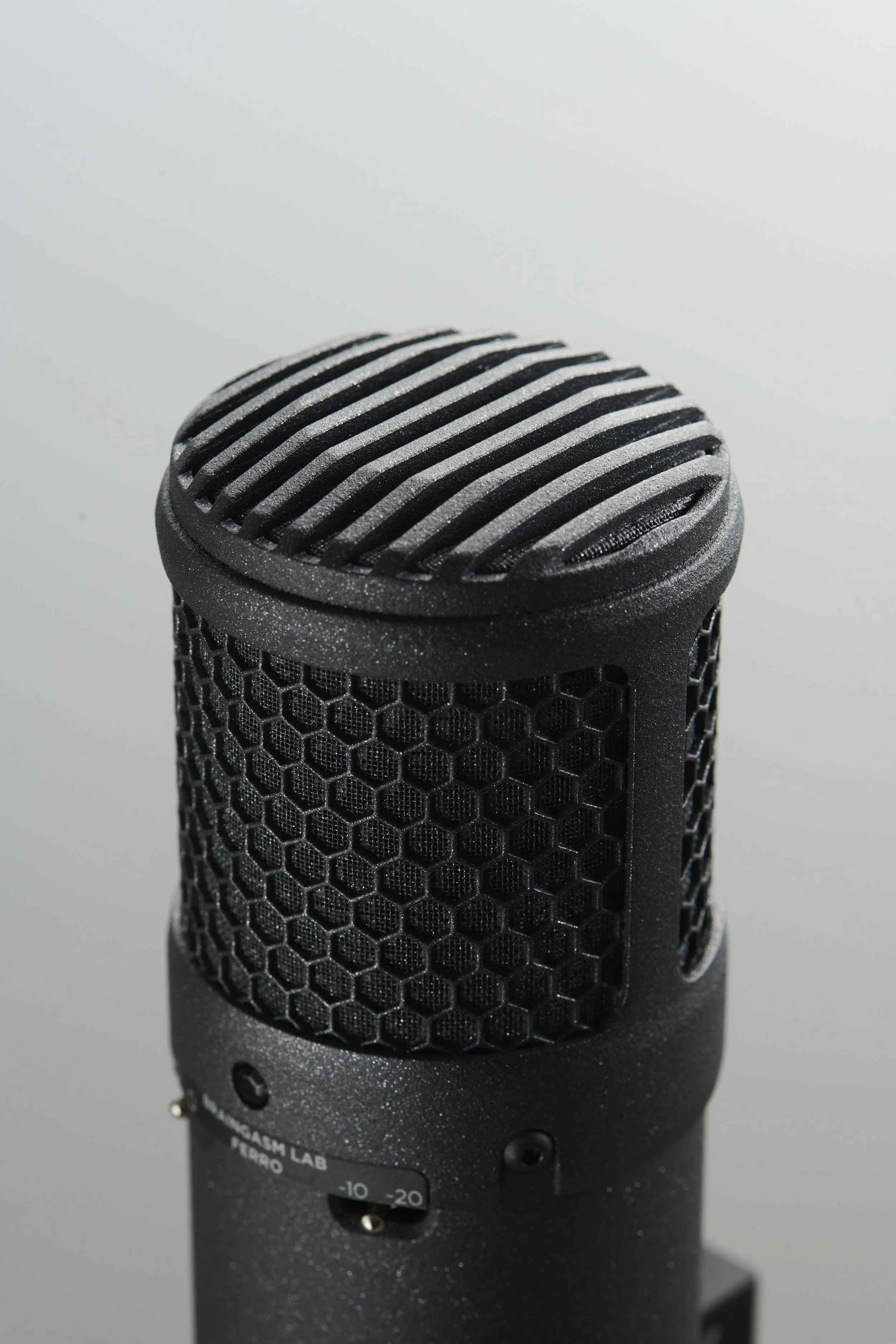 Braingasm_Ferro_Large_Diaphragm_Studio_Condenser_Microphone_4.jpg