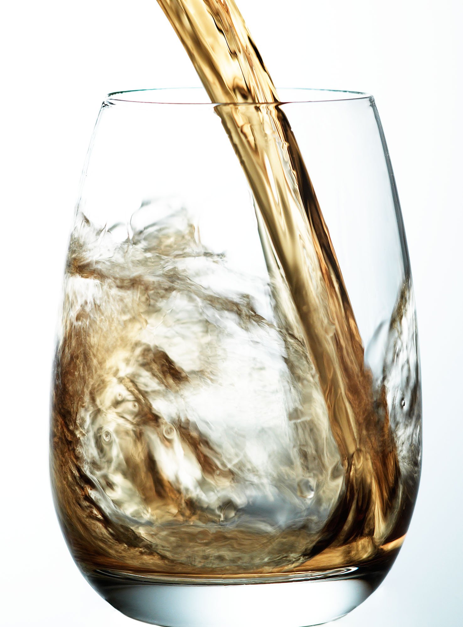 whisky pour slow.jpg