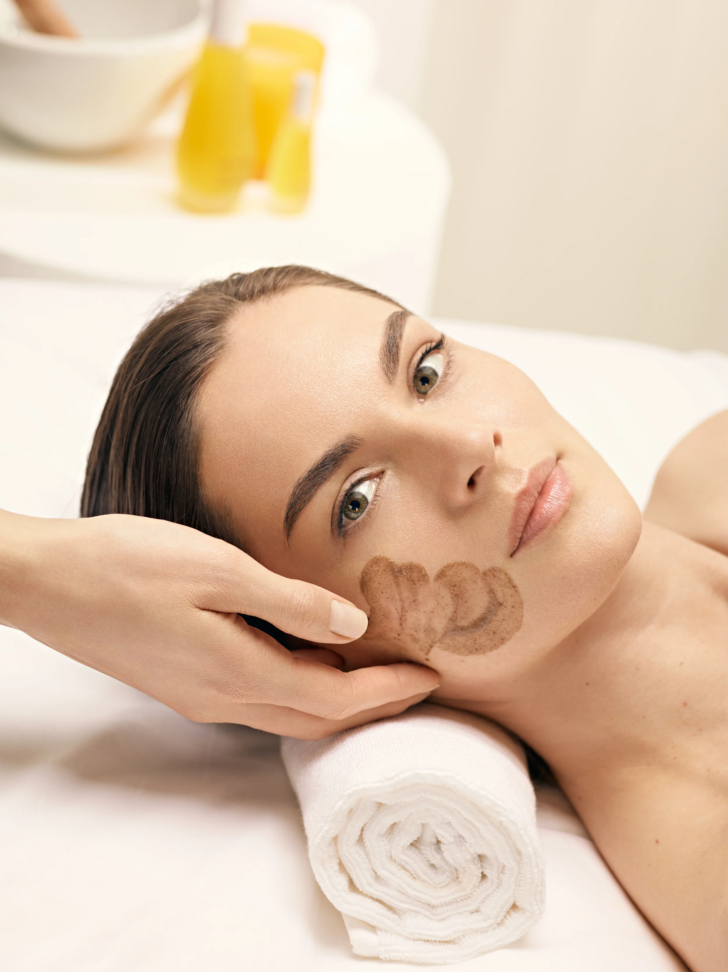 dec_treatment_visual-face-scrub_cmyn.jpg